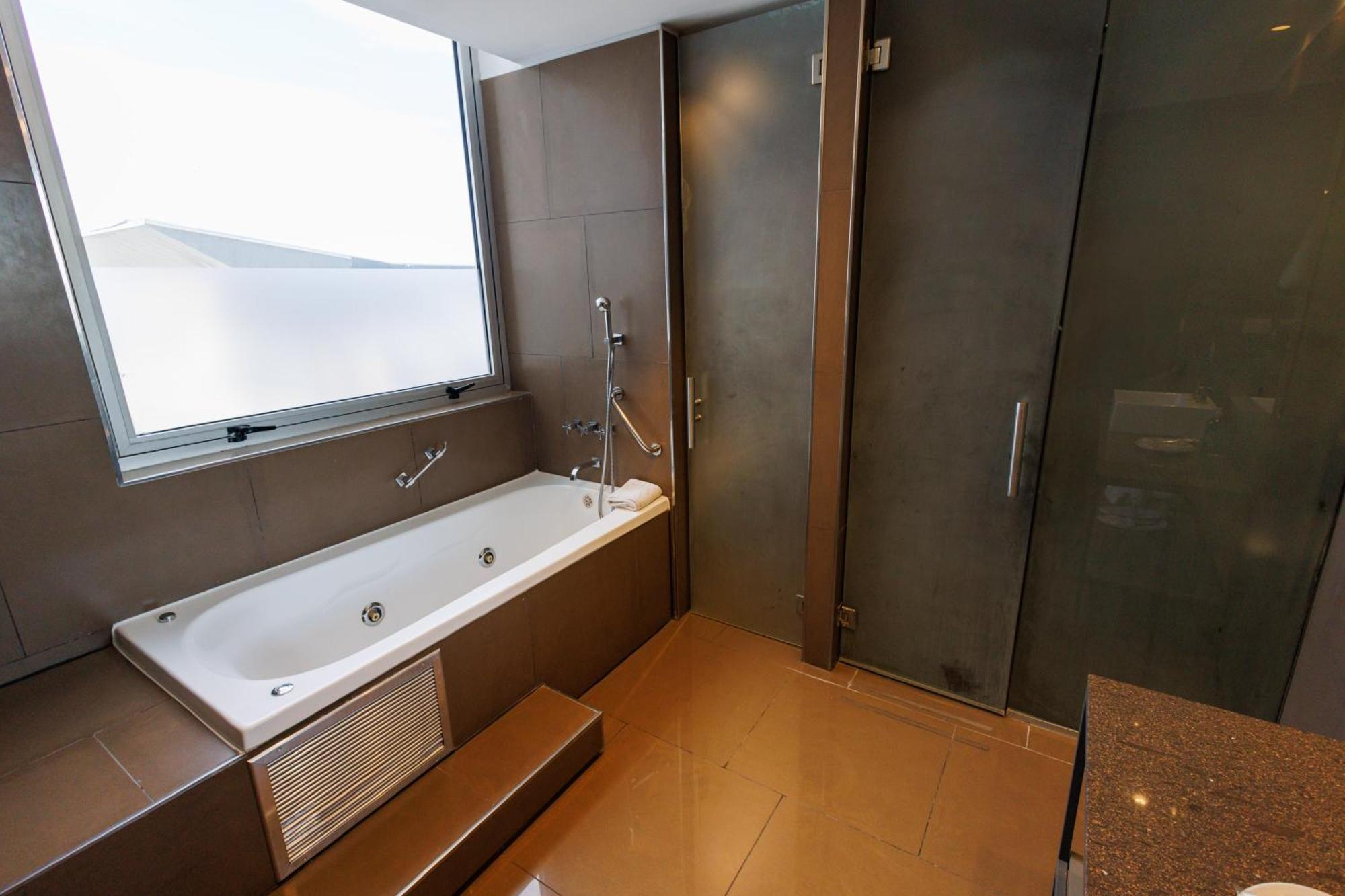 Hotel Esplendor By Wyndham Mendoza 4*