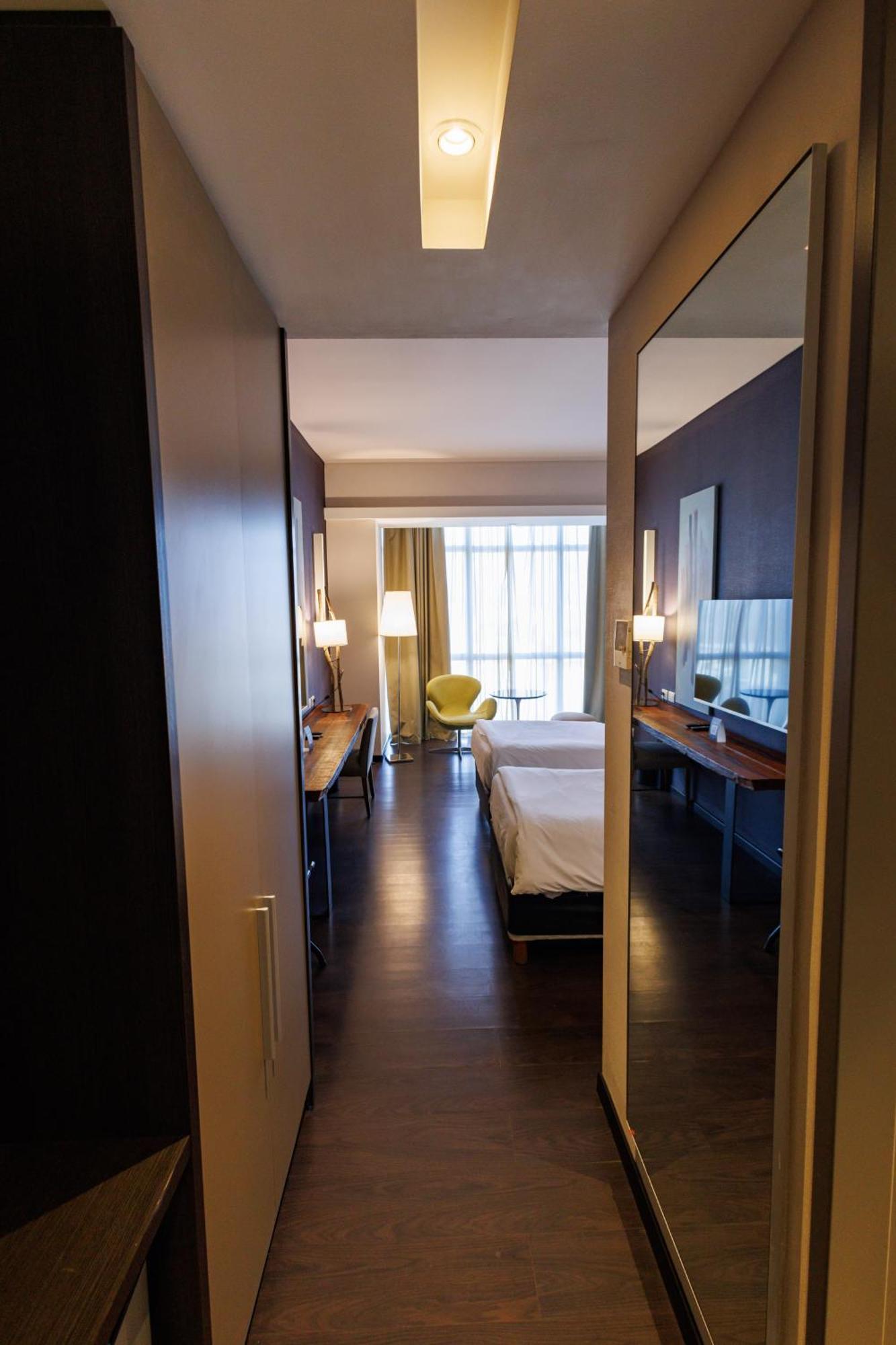 Hotel Esplendor By Wyndham Mendoza 4*